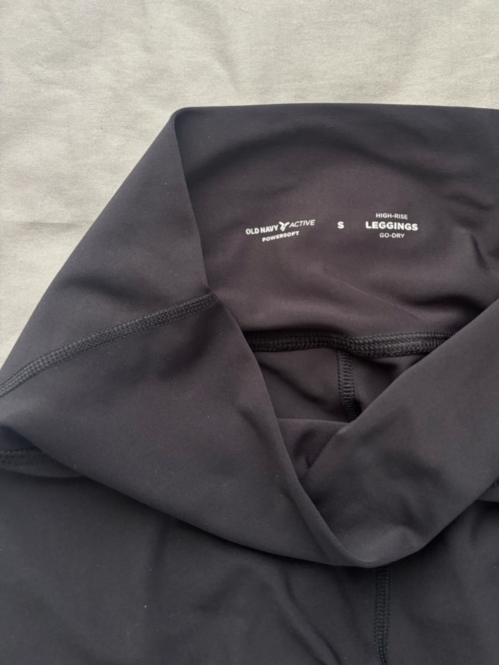 Old Navy Black High-Rise Active Leggings - Picture 2 of 3